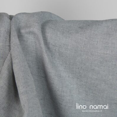 Lino - medvilnės audinys ruoželio raštu iš melsvai pilkų ir baltų verpalų