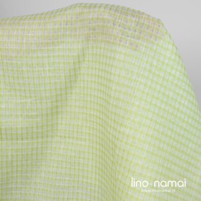 Lininis audinys permatomais langeliais iš ryškiai baltų ir šviesiai žalių verpalų