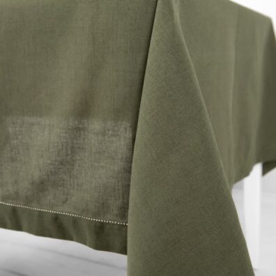 Lino - medvilnės sudėties tamsiai žalia staltiesė su viena mereškuota eilute