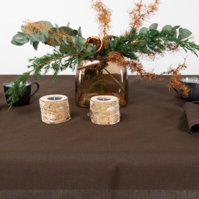 Puslininė tamsiai ruda mereškuota staltiesė