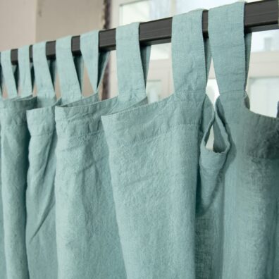 Lininė melsvai žalsva užuolaida iš minkšto, švelnaus, specialiai skalbto audinio