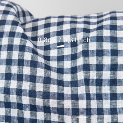 Languotas 100% lino audinys iš pieno baltumo, juodai mėlynų ir tamsios rašalo spalvos verpalų