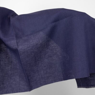 Lininis audinys tamsios kobalto mėlynos spalvos drabužiams ir namų tekstilei siūti