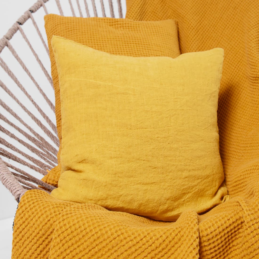 Lino-medvilnės pledas garstyčių spalvos iš minkšto švelnaus skalbto audinio