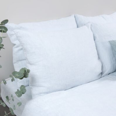 Melsvas lininis pagalvės užvalkalas su užkaitu ARCTICA