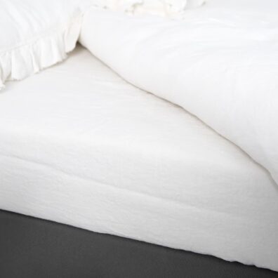 Lininė balta paklodė paprastai apsiūta / su guma NEMUNĖLIS