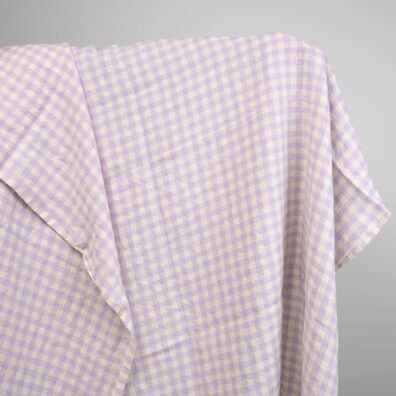 Lininis audinys šviesiai alyviniais langeliais skalbtas