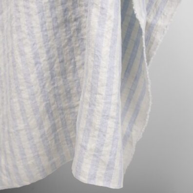 Lininis audinys melsvais dryžiais skalbtas tinka drabužiams ir namų tekstilės gaminiams siūti