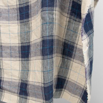 Lininis audinys mėlynais ir smėlio spalvos langeliais skalbtas tinka drabužiams ir namų tekstilei siūti