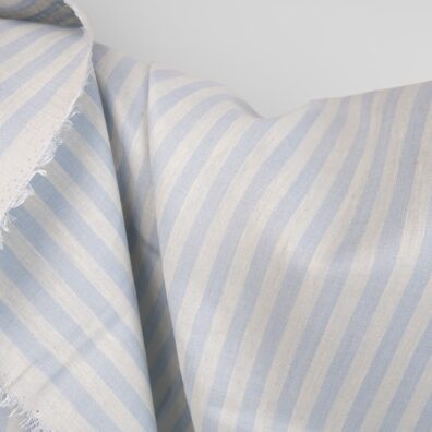 Lininis audinys melsvais dryžiais tinka drabužiams ir namų tekstilei siūti