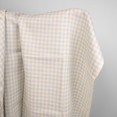 Lininis audinys melsvais gelsvais langeliais