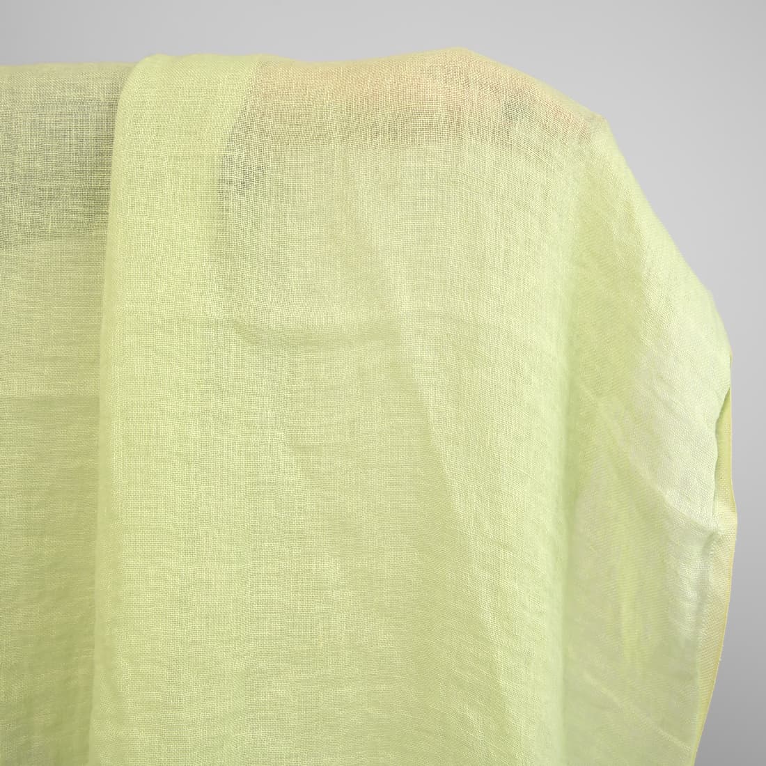 Lininis audinys salotinės spalvos permatomas skalbtas minkštas švelnus