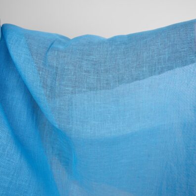 Lininis audinys ryškiai žydros spalvos permatomas 150cm pločio