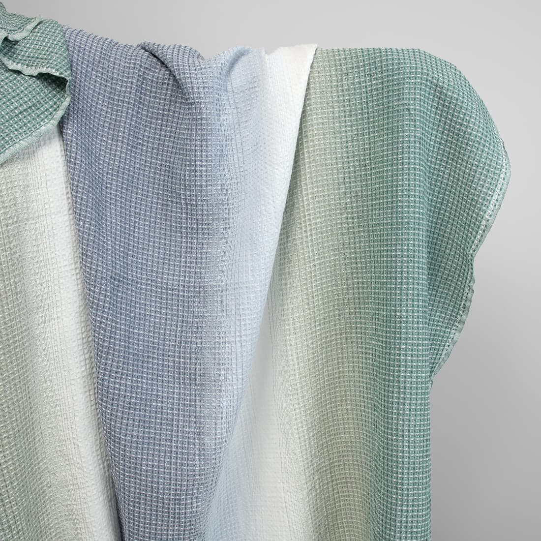 Medvilnės-kanapės audinys mėlynai žalias skalbtas