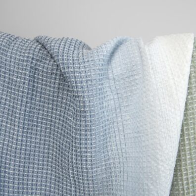 Medvilnės-kanapės audinys mėlynai žalias skalbtas tinka chalatams ir vonios rankšluosčiams siūti