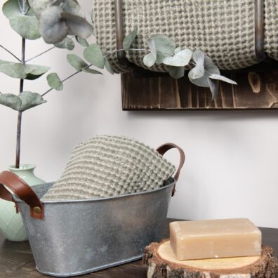 BINGO lino-medvilnės rankšluostis pilkai žalsvas iš minkšto, švelnaus, skalbto audinio