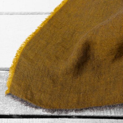 LEILA lininė pilkai geltona lovatiesė su pešiotais kutais visose kraštinėse