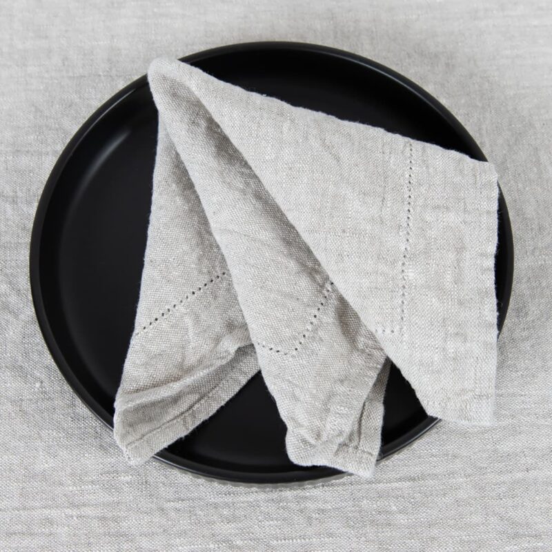 NARA lininė &scaron;viesiai pilka mere&scaron;kuota servetėlė