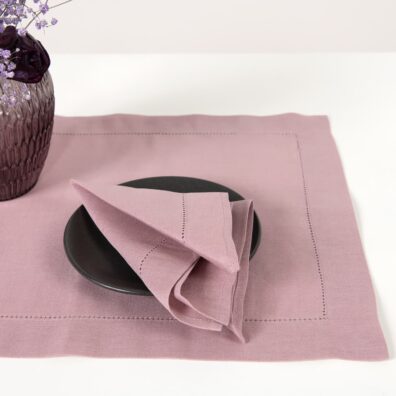 Lino - medvilnės blyškiai alyvinis patiesaliukas stalui su 4cm palenkimu ir mereškavimu