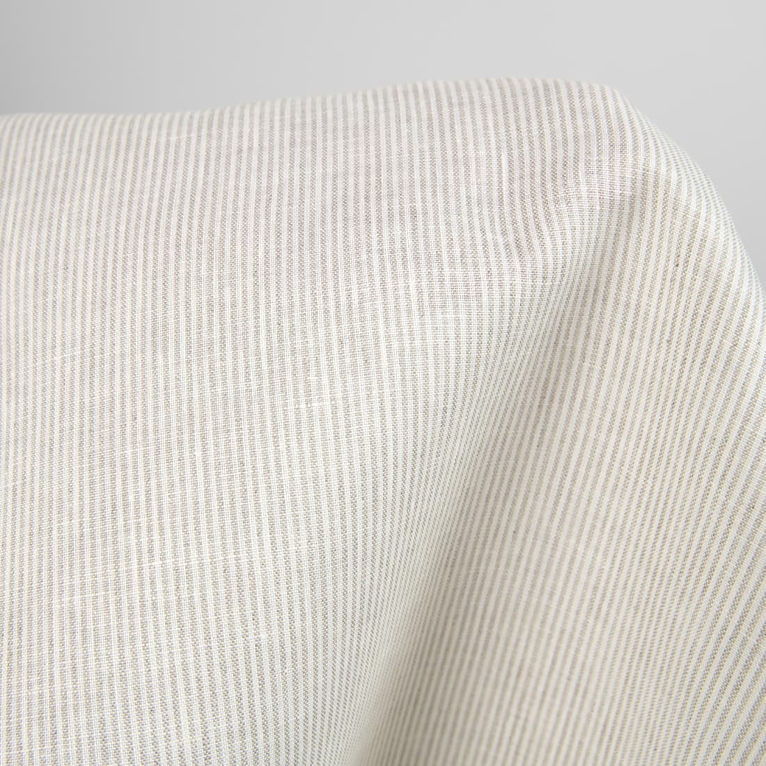 Dryžuotas 100% lino audinys išaustas iš natūralios spalvos ir pieno baltumo verpalų