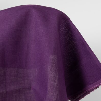 Lininis audinys violetinis su raudonu atspalviu