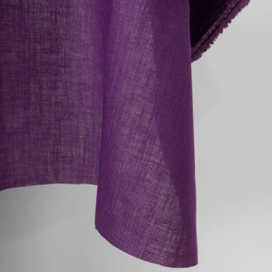 Lininis audinys violetinis tinka drabužiams, patalynei, užuolaidoms, staltiesėms, prijuostėms siūti