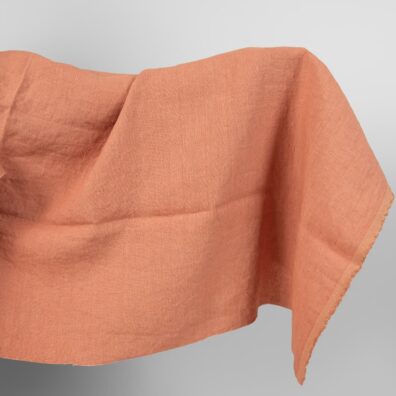 Lininis audinys pudros spalvos skalbtas