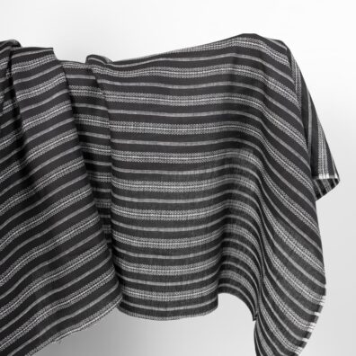 Lininis audinys juodas su baltomis raštuotomis juostelėmis