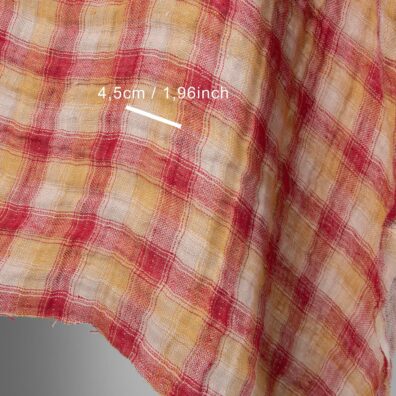 Languotas dvipusis dvisluoksnis lininis audinys austas iš raudonų, rusvai gelsvų ir balto smėlio spalvos verpalų, skalbtas specialia technologija