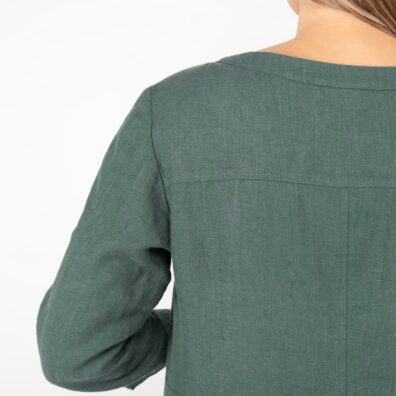 Lininė suknelė iš melanžinio, austo iš tamsiai žalių ir mėlynai pilkų verpalų, audinio