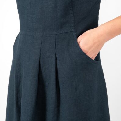 VERENA lininė tamsiai mėlyna suknelė su kišenėmis