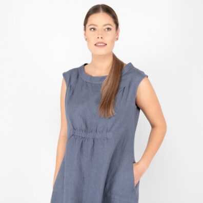 Lininė mėlynai pilka suknelė su dailiu paraukimu po krūtine