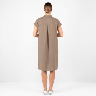 Lininė ruda suknelė su ilgesne nei priekis nugaros dalimi