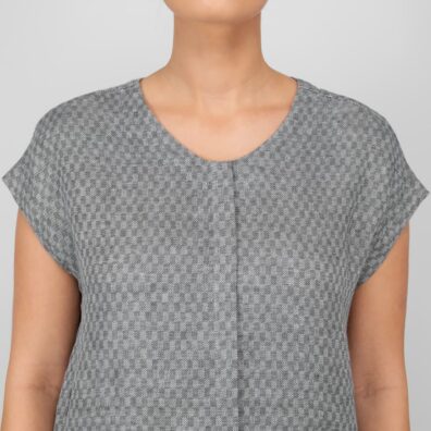 Lininė pilka languota palaidinė apvalia iškirpte, su kloste priekyje