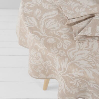 Lino - medvilnės apvali (ovali) staltiesė žakardinė su baltai rusvomis gėlėmis