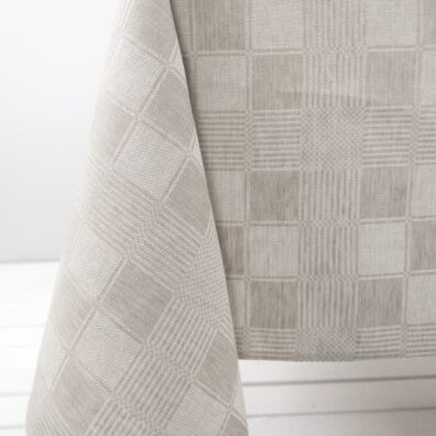 Languota lino - medvilnės staltiesė, kurios audinys austas iš baltų ir rusvai pilkšvų verpalų