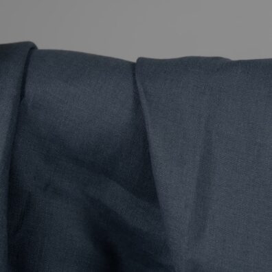 Lininis audinys džinso mėlynumo tinka drabužiams ir namų tekstilei siūti