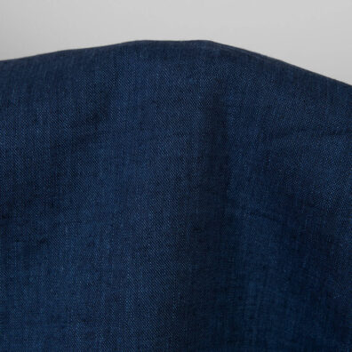 Tamsiai mėlynas melanžinis lino audinys tinka drabužiams ir namų tekstilės gaminiams siūti