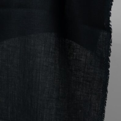 Tamsiai mėlynos spalvos lino audinys tinka drabužiams ir namų tekstilės gaminiams siūti