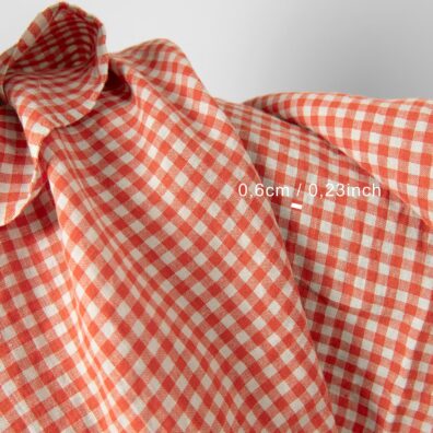 Lininis languotas audinys iš liepsnos raudonumo ir mėtinės spalvos verpalų, skalbtas specialia technologija