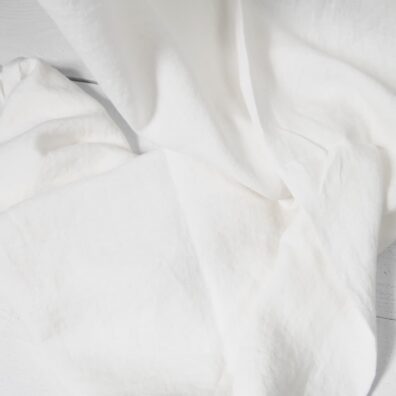 Lininis audinys gelsvai baltas sunkus skalbtas specialia technologija