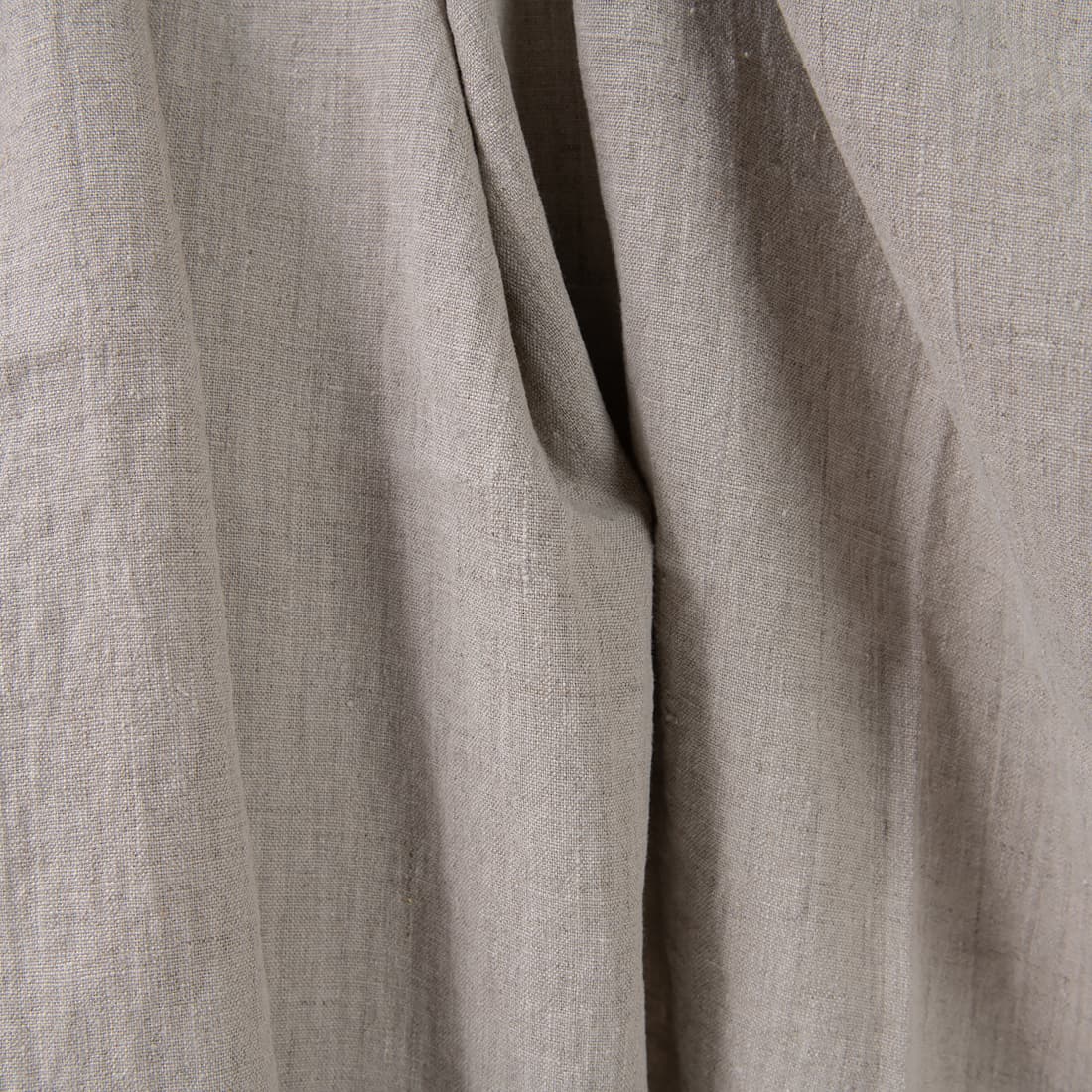 Lininis audinys natūralios spalvos skalbtas tinka drabužiams ir namų tekstilei siūti