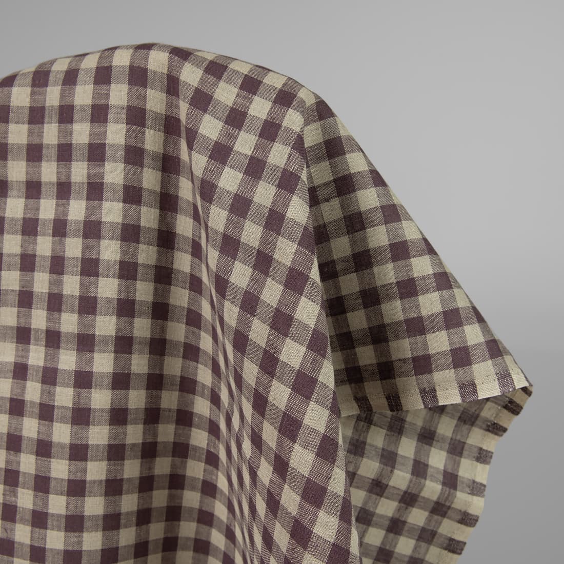 Lininis audinys natūralios ir violetinės spalvos langeliais 130cm pločio