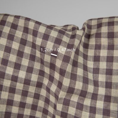 Lininis audinys natūralios pilkos ir violetinės spalvos langeliais