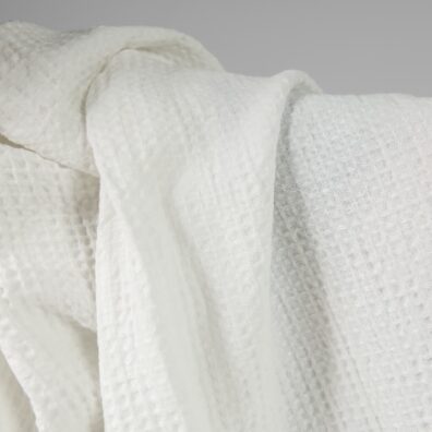Puslininis audinys pieno baltumo „vaflinis“ skalbtas, minkštas, švelnus