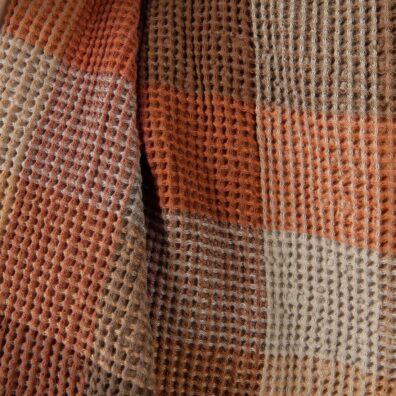 Puslininis audinys rudas languotas „vaflinis“ skalbtas, minkštas, švelnus