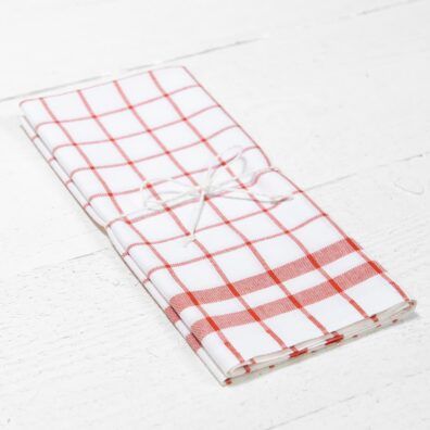 Medvilninis virtuvės rankšluostukas liepsnos raudonumo langeliais ryškiai baltame fone