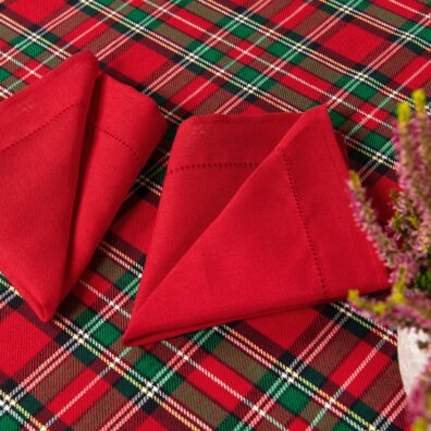 Apvali (ovali) lino - medvilnės staltiesė su raudonais ir žaliais langeliais bei derančios ryškiai raudonos servetėlės LUNA