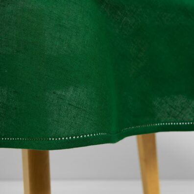 Puslininė apvali (ovali) žalia staltiesė su mereškavimu aplink