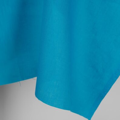 Lino audinys ryškiai žydros spalvos drabužiams ir namų tekstilės gaminiams siūti